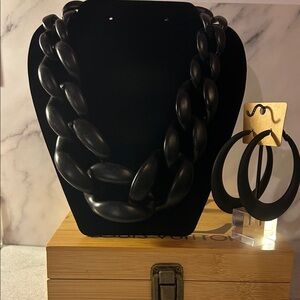 Source Unknown Bold Black Matte Necklace and Earring Set